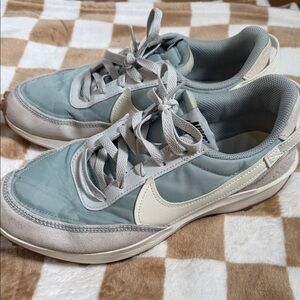 Nike Women's Sneakers in Blue and Cream